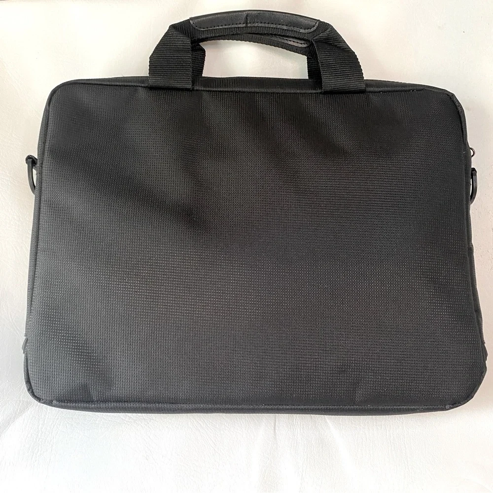 Solo New York Flatiron Bag
